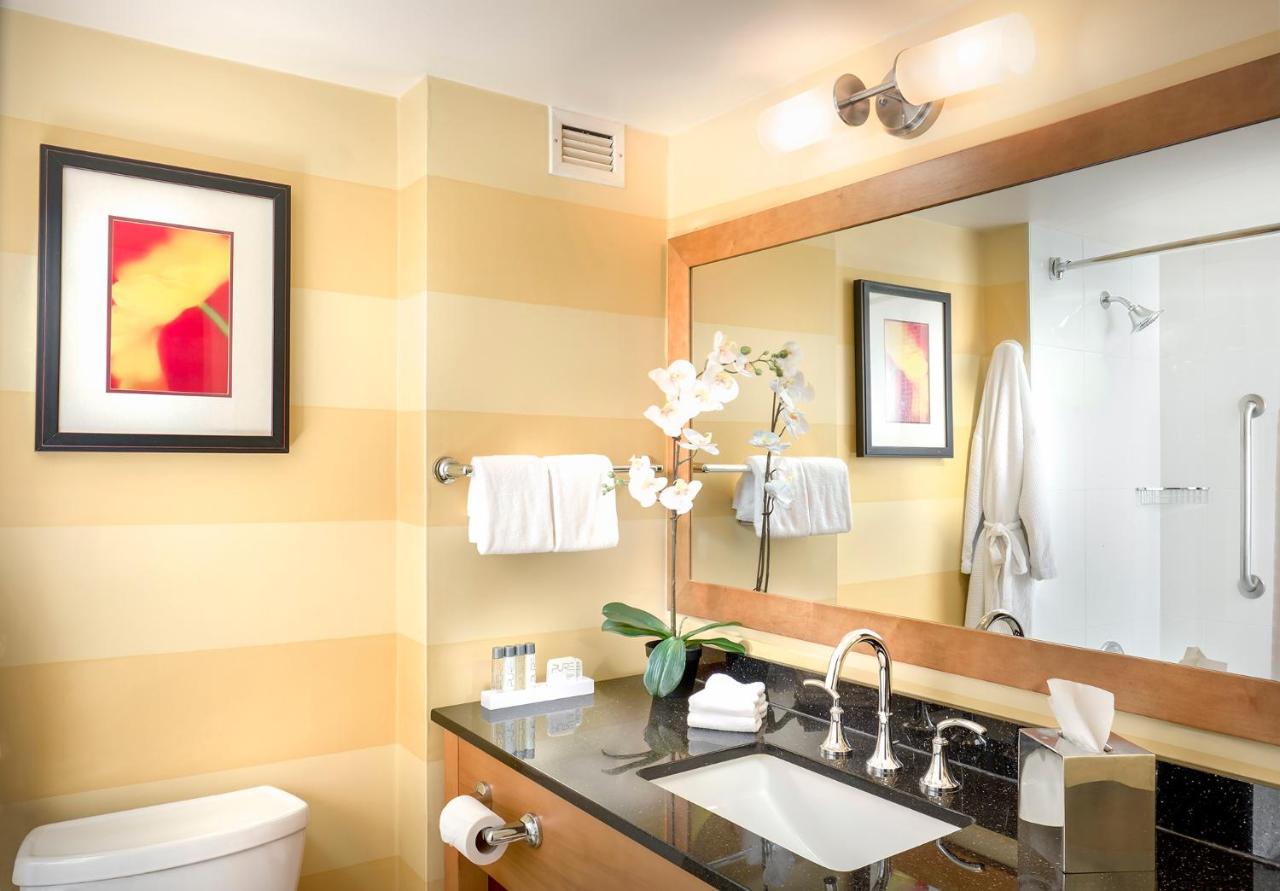 Photo from Pinnacle Hotel Vancouver 