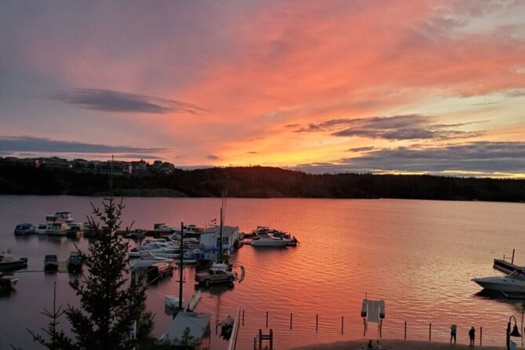 Image of Yellowknife Explorer Culture by Day, Aurora by Night Getaway!